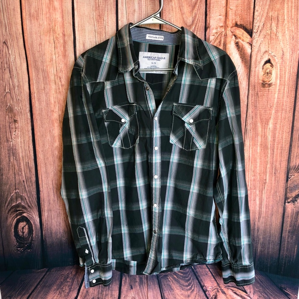 American Eagle Plaid Button Up long sleeve shirt
